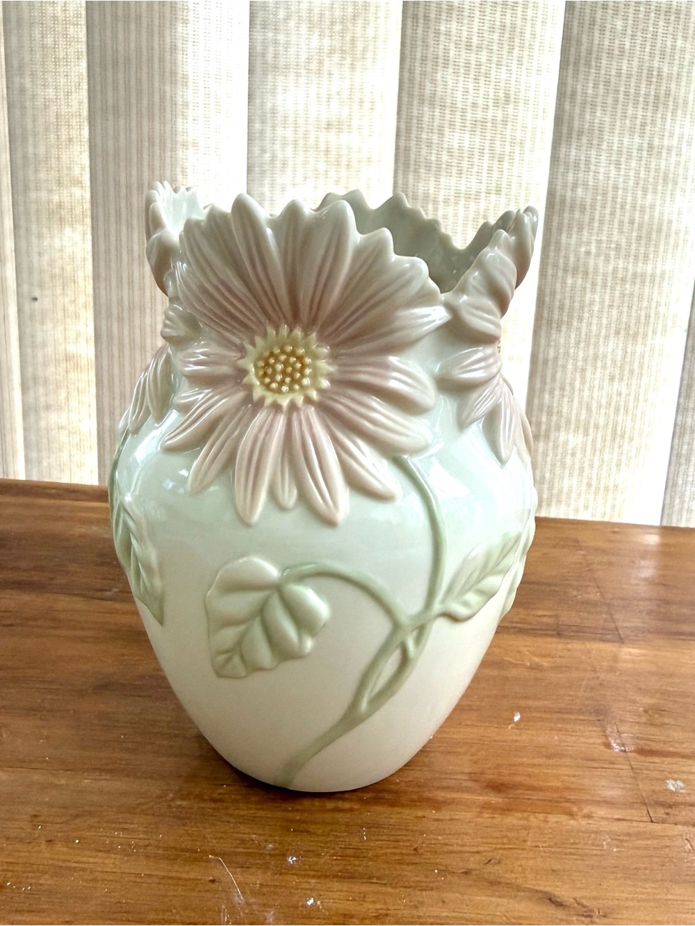 Lenox Floral Blossoms
Collection GERBERA DAISY
Vase pastels Ivory, Pink, Green